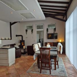 Gemütliches Loft mit Terrasse im ehemaligen Bahnhof Kalenborn, hotel a Vettelschoß