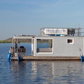 SeeHausboot/Geiseltalsee inkl. 2 SUPs und Kanu, hotell i Braunsbedra