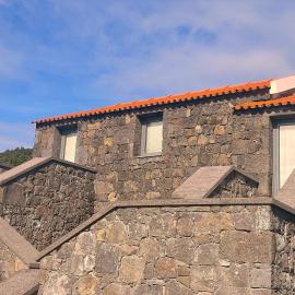 Casa do Grotão - Turismo no Espaço Rural - Alojamento Rural, hotel in Ribeiras