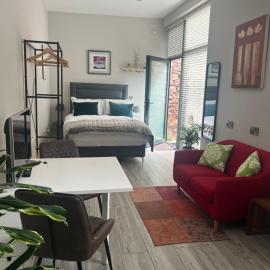 Hugo Mews Bright Studio Apartment, hotel v mestu Bray