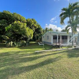 Villa du bonheur avec grand jardin et rivière calme nature Petit-Bourg 7 personnes maximum