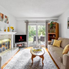 Glengarry Haus Spacious 2BR Home Away From Home، فندق في ميسيساوغا