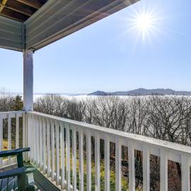 2 Mi to Beech Mtn: Fully Remodeled Condo w/ Patio!, hotel a Beech Mountain