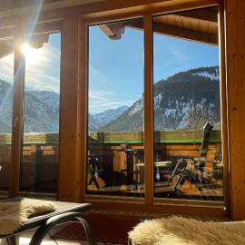 Ferienwohnungen Tannheim - bei Martina Fügenschuh -Sommerbergbahn inklusive - ruhige Lage direkt an Lift & Loipe, hotelli kohteessa Tannheim