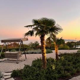 Luxury Apartment St Hedonist with Pool and Garden, viešbutis mieste Poljane