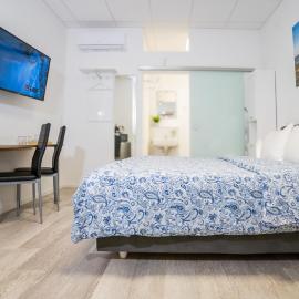 Private room #1 with King bed, ground floor, AC, only 2min to RAB, no kitchen
