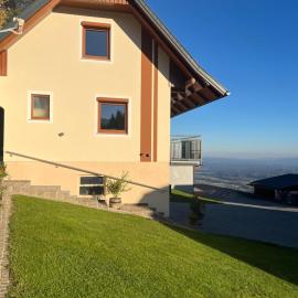 Ferienhaus Wildblick, hotelli kohteessa Schwanberg