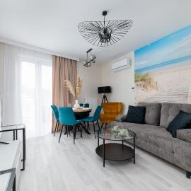 Eleganckie Apartamenty Blisko Plaży w Niechorzu z Klimatyzacją w Salonie i Parkingiem by Noclegi Renters