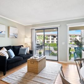 5 Min walk to the beach 1st floor condo Sleeps 4, hotel in Hilton Head Island
