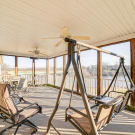 Walk to Ohio River: Golconda Home w/ Water Views!, hotel di Golconda