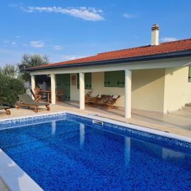 Kuća Muštra, hotel din Gornji Seget
