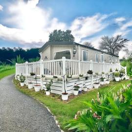 Newquay Seaside Lodge Retreat with Hot Tub โรงแรมในนิวคีย์