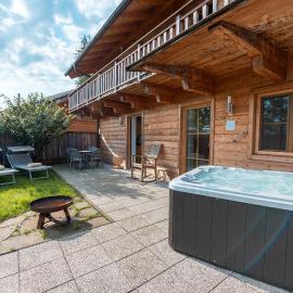 Wellness Appartement mit Whirlpool und Sauna bei Salzburg und Berchtesgaden，艾因靈的飯店