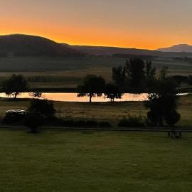 Farm Stays at Acorn Cottages, hotel u gradu Wolwefontein