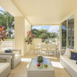 Hemingway 3 Bedroom Condo 2 Blocks from the Beach, hotel in Deerfield Beach