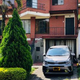 Rento casa con opción de carro largas estancias