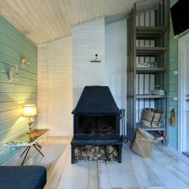 Cozy Cabin with a Beautiful Sauna Near Lake, hotel in Lappeenranta