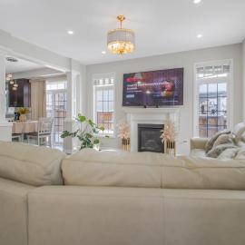 The Bliss, Hotel in Bowmanville