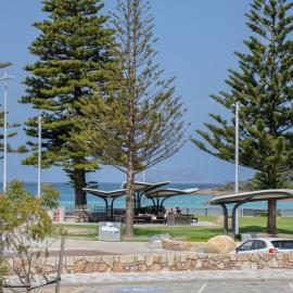 Midd's on the Beach - luxury beach front apartment, hotell i Albany