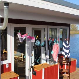 Abenteuer Flusslandschaft - Hausboot fest vertäut in Anklam, hotel a Anklam