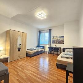 Wohnreich Ulm Zentral - Wohnung in 3OG - Zimmer in 3er WG, hotel en Ulm