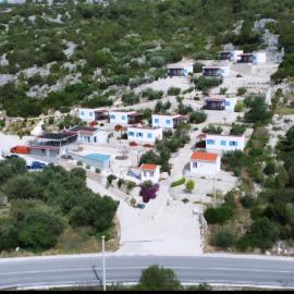 Camping Homes Grot、グラダツのホテル