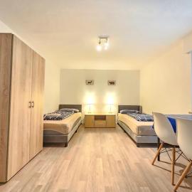 Wohnreich Blaustein Mitte - Wohnung 2A - Zimmer in 3er WG, hotel in Blaustein