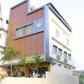 Mani Residency and AC Convention hall, Hotel in Raigīr