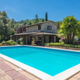 DIMORA ALESSANDRA 4, Emma Villas, hotell sihtkohas Collazzone