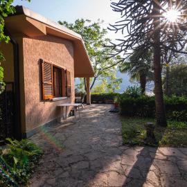 Casa Claudia, a due passi da lago e spiaggia, hotel v destinaci Vesta