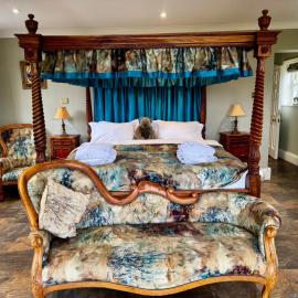 Burtree Country House, Tipi's, Treehouse & Lodge & house rooms with hot tubs in a private garden, hotel v mestu Thirsk