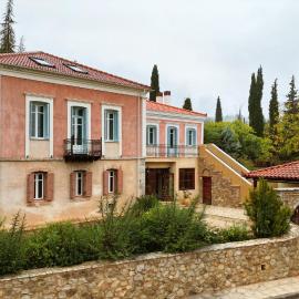 Archontiko Parnassus Dadi, hotel Amfíkliában