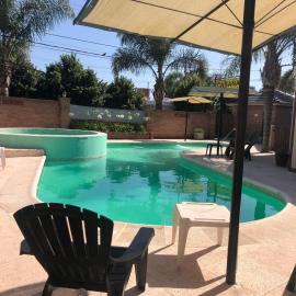 Chalet Los Aromos, hotel en Embalse