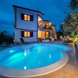Serene Summer Oasis - Pool, Jacuzzi, Sauna, Sea View - Lara، فندق في Drenje