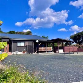 AZホテル Inn 奄美万屋 - Villa with private outdoor Jacuzzi, hotel din Amami