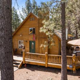 Cozy mountain cabin, Hot Tub, BBQ, Games by MariamsBnb