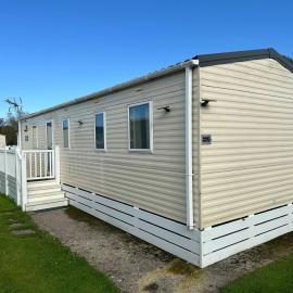 Homely 3 Bedroom Caravan in Cirencester, hótel í South Cerney