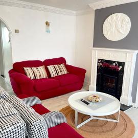 Shepherds House - 3 bedroom, hotel in Goodmayes