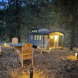Sagebrush Caboose, hotel i Okanagan Falls