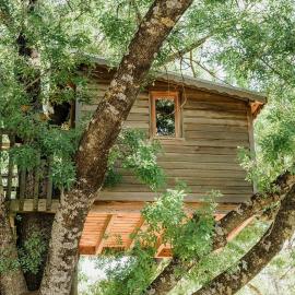 Cabane Perchée avec Jacuzzi, au Coeur du Luberon, ξενοδοχείο σε Oppede
