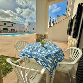 Apartamento con piscina - Posta de sol, hotel in Cala en Forcat