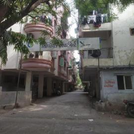 Chintamani Siddhi Chakra Apartment - Only Family Rooms on Monthly Basis, ξενοδοχείο στο Αχμενταμπάντ