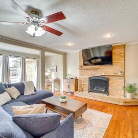 Tulsa Home 5 Mi to Downtown: Groups Welcome!, hotel in Tulsa