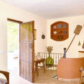 Charming house with mountain view in Siles + Garden: Siles'te bir otel