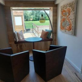 Huis-Chalet aan Puyenbroeck, hotel v destinácii Wachtebeke