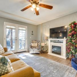Lake Views & Community Perks: Cape Fair Apartment!, hotel i Cape Fair