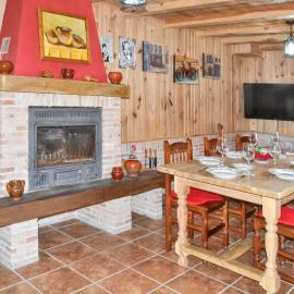 Charming House in Morales de Rey with Enclosed Garden, hotel in Morales del Rey