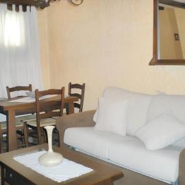 Family Apartment with Mountain View in Hueva, hotel Huevában