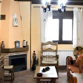 Welcoming House in Hueva, Great View, hotel Huevában