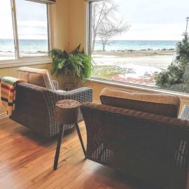 Sunrise and Bayview with SNOW SHOES, WATERCRAFTS , BIKES, hotel a Meaford
